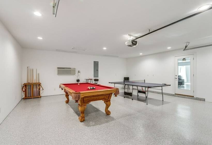 Spacious Arkansas Retreat W/ Deck, Hot Tub & Grill