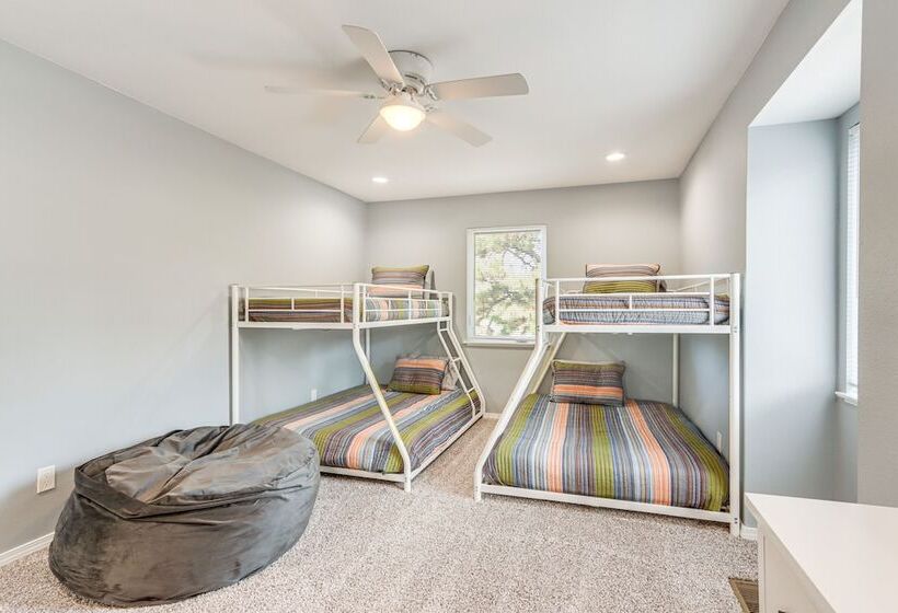 Spacious Arkansas Retreat W/ Deck, Hot Tub & Grill