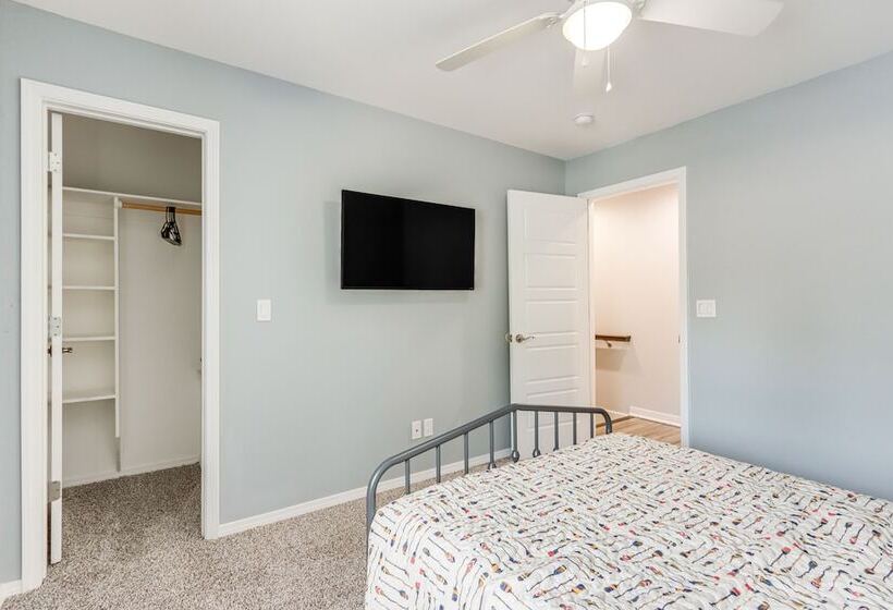 Spacious Arkansas Retreat W/ Deck, Hot Tub & Grill