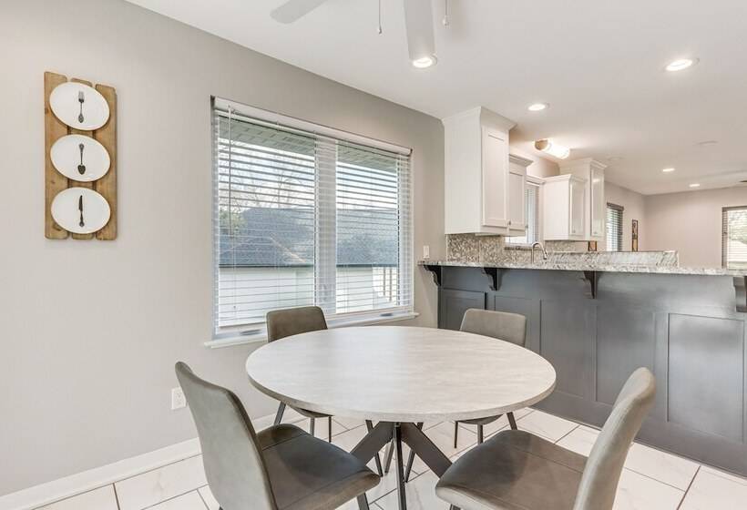 Spacious Arkansas Retreat W/ Deck, Hot Tub & Grill