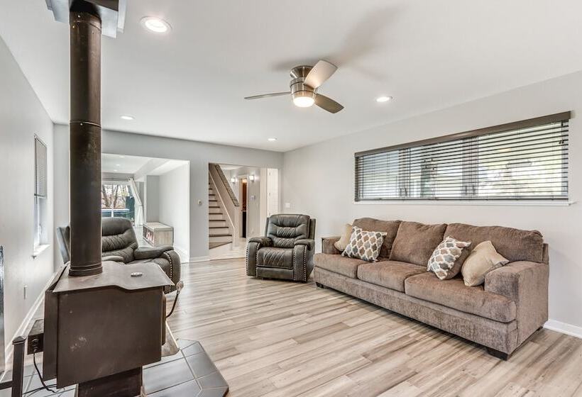 Spacious Arkansas Retreat W/ Deck, Hot Tub & Grill