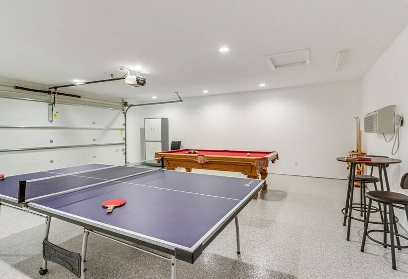 Spacious Arkansas Retreat W/ Deck, Hot Tub & Grill