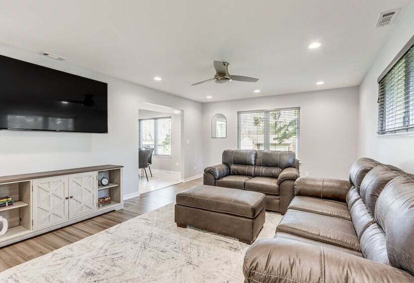 Spacious Arkansas Retreat W/ Deck, Hot Tub & Grill