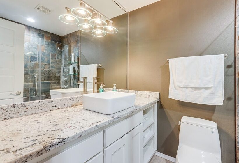 Spacious Arkansas Retreat W/ Deck, Hot Tub & Grill