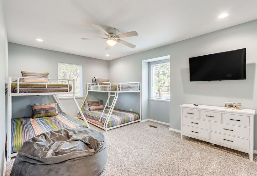 Spacious Arkansas Retreat W/ Deck, Hot Tub & Grill