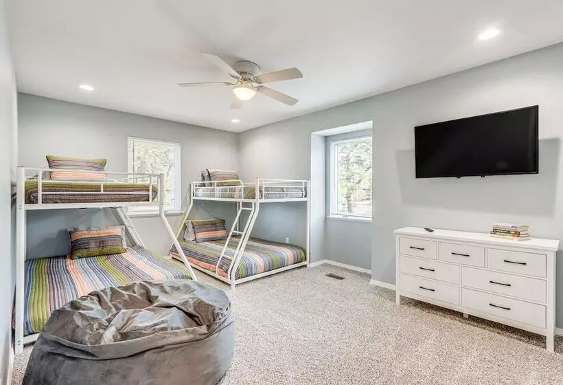 Spacious Arkansas Retreat W/ Deck, Hot Tub & Grill