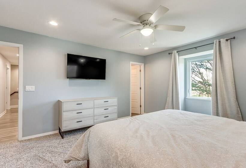 Spacious Arkansas Retreat W/ Deck, Hot Tub & Grill