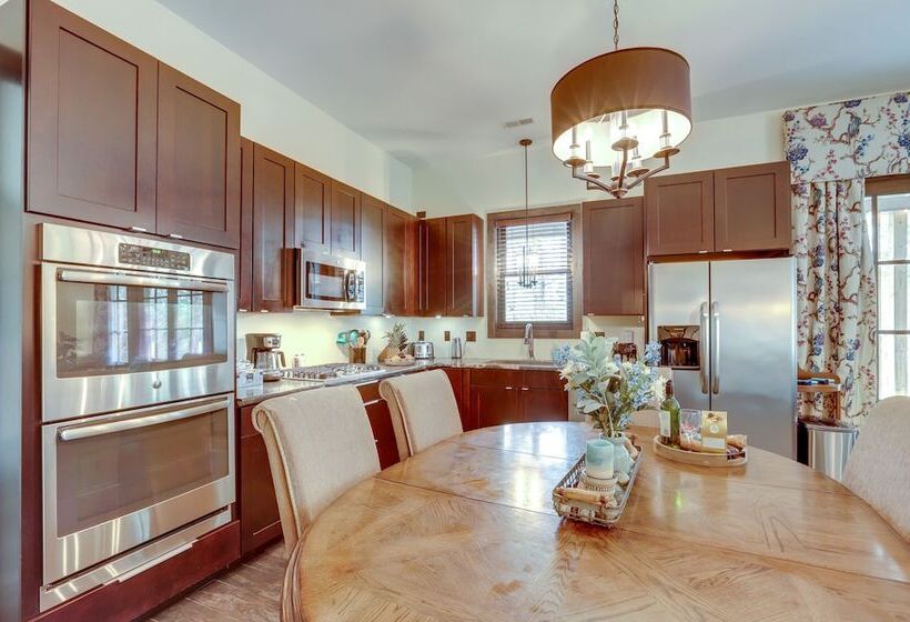 Ste Genevieve Home On 17 Acres, Near Wineries!