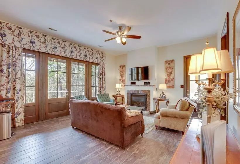 Ste Genevieve Home On 17 Acres, Near Wineries!