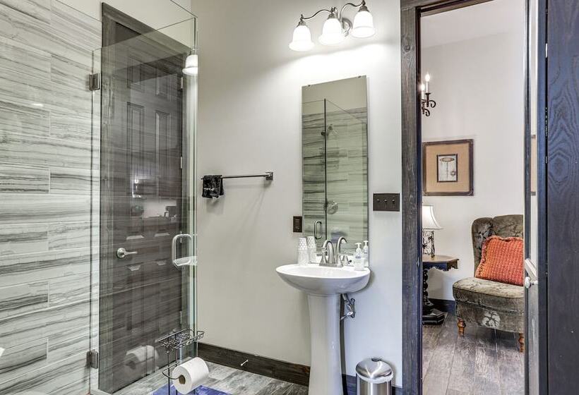 Ste Genevieve Home On 17 Acres, Near Wineries!