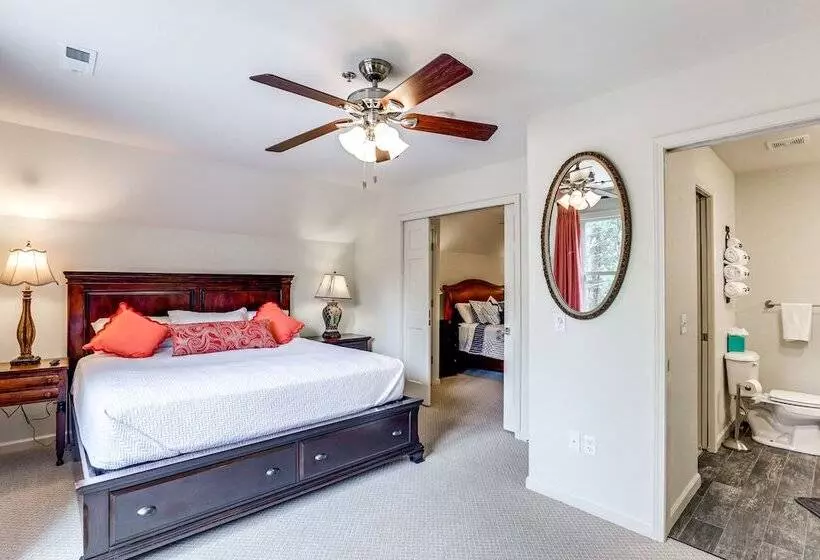 Ste Genevieve Home On 17 Acres, Near Wineries!