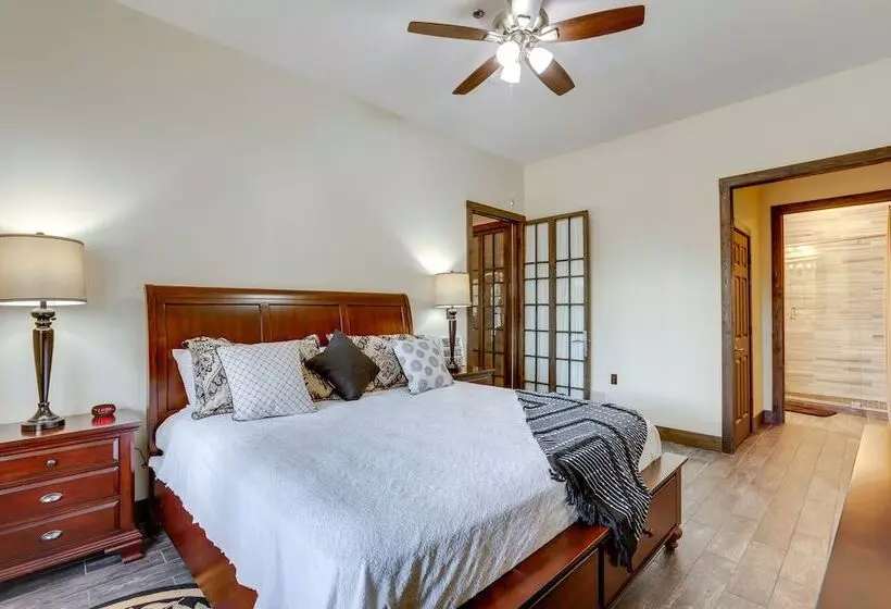 Ste Genevieve Home On 17 Acres, Near Wineries!