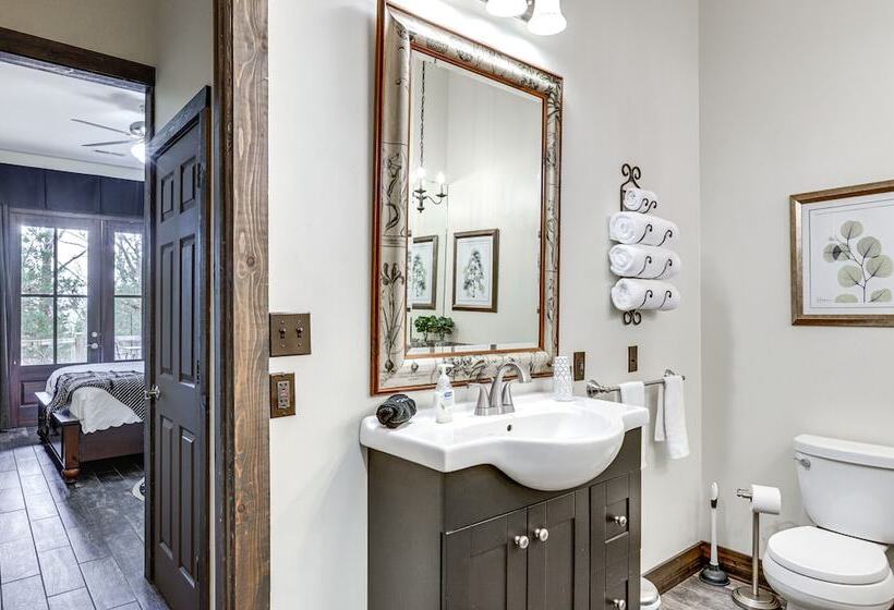 Ste Genevieve Home On 17 Acres, Near Wineries!