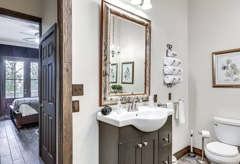 Ste Genevieve Home On 17 Acres, Near Wineries!