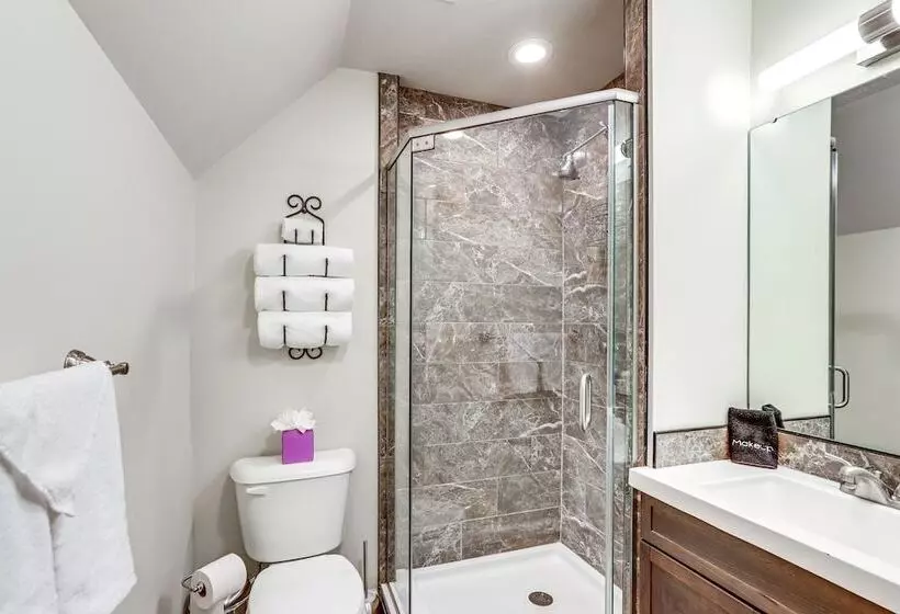 Ste Genevieve Home On 17 Acres, Near Wineries!