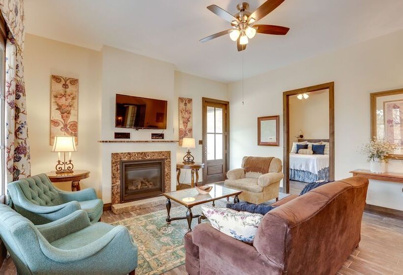 Ste Genevieve Home On 17 Acres, Near Wineries!