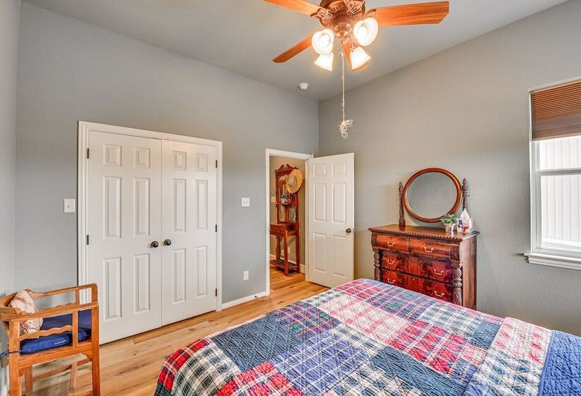 Farm Retreat W/ Furnished Patio: 12 Mi To Mckinney