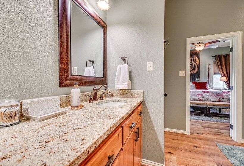 Farm Retreat W/ Furnished Patio: 12 Mi To Mckinney