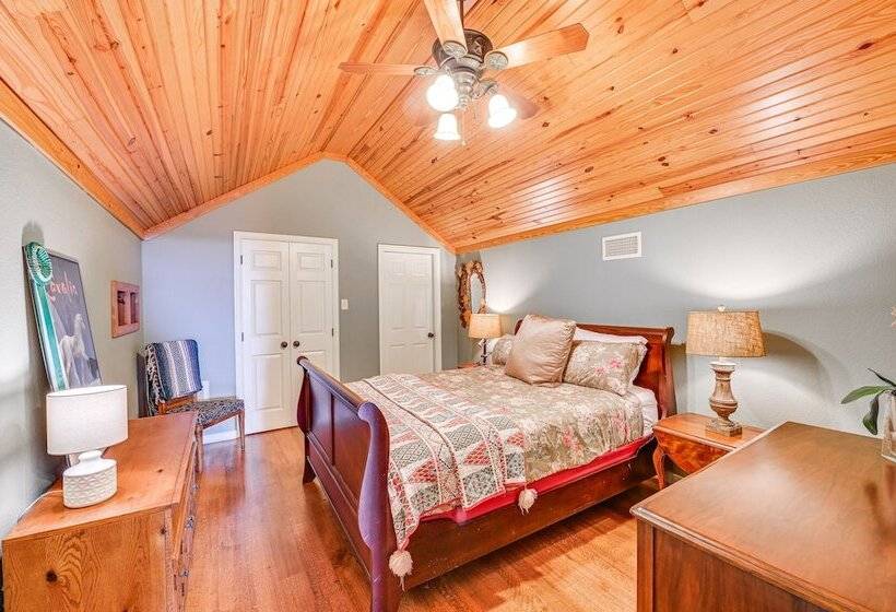 Farm Retreat W/ Furnished Patio: 12 Mi To Mckinney