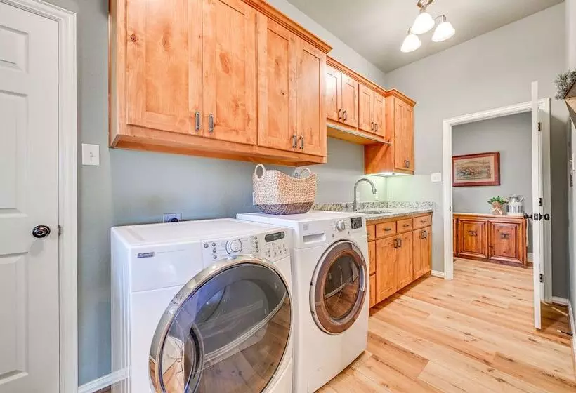 Farm Retreat W/ Furnished Patio: 12 Mi To Mckinney