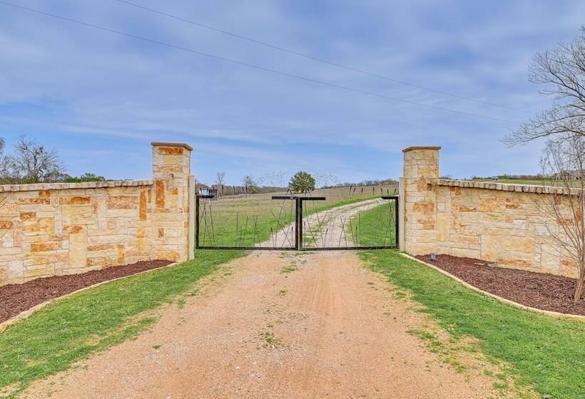 Farm Retreat W/ Furnished Patio: 12 Mi To Mckinney