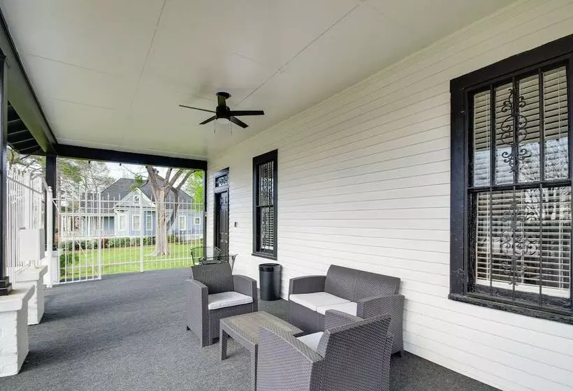 Stylish Home ~ 2 Mi To Jackson State & Belhaven!