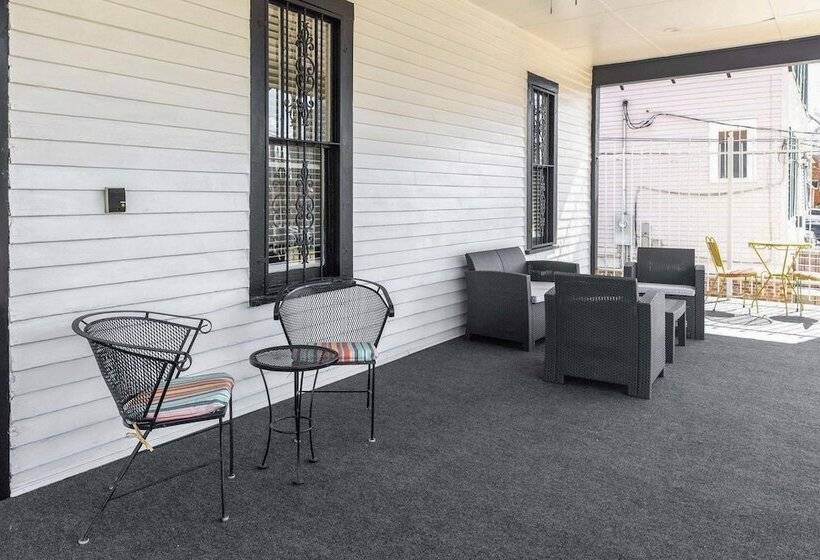 Stylish Home ~ 2 Mi To Jackson State & Belhaven!