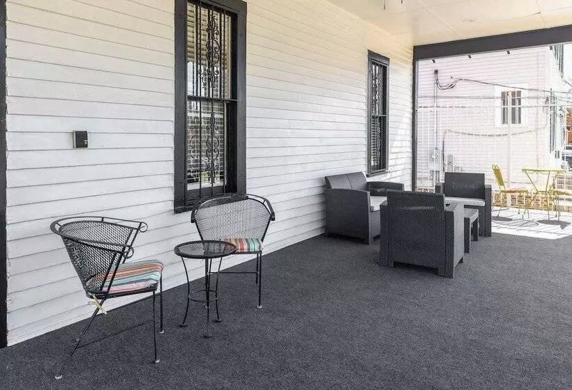 Stylish Home ~ 2 Mi To Jackson State & Belhaven!