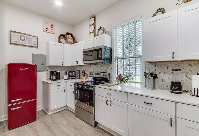 Stylish Home ~ 2 Mi To Jackson State & Belhaven!