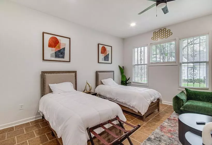 Stylish Home ~ 2 Mi To Jackson State & Belhaven!