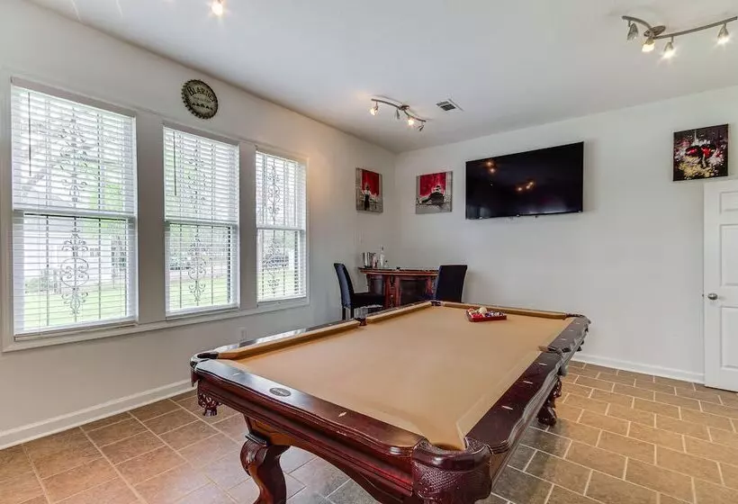 Stylish Home ~ 2 Mi To Jackson State & Belhaven!