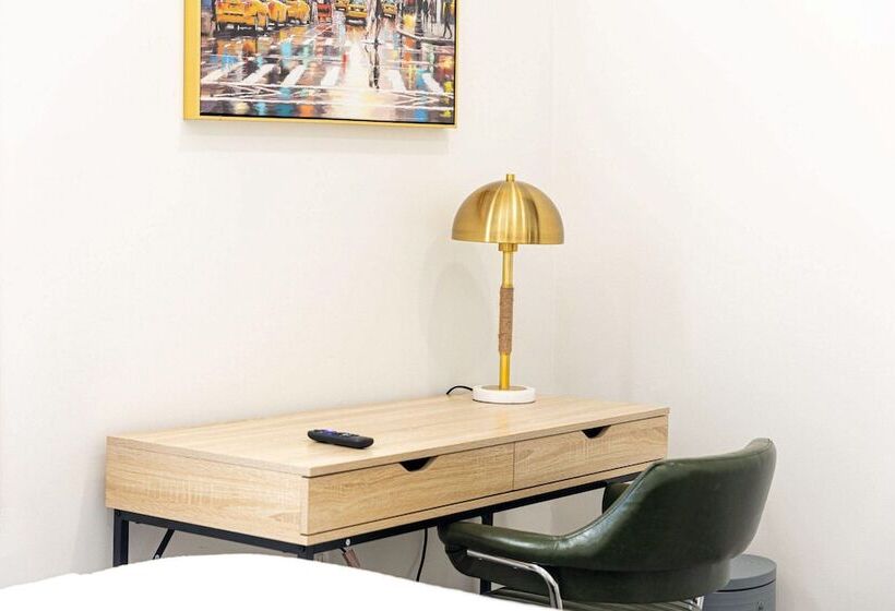 Stylish Home ~ 2 Mi To Jackson State & Belhaven!