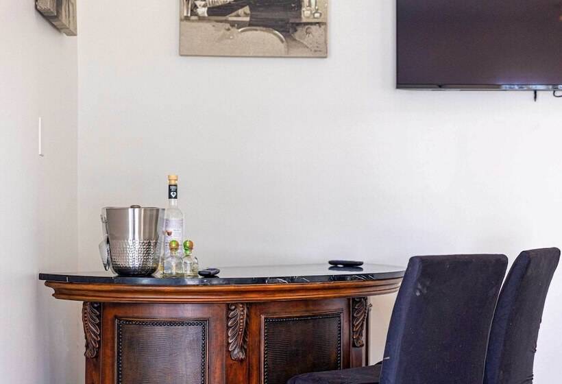 Stylish Home ~ 2 Mi To Jackson State & Belhaven!