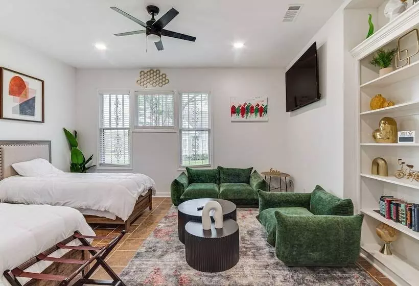 Stylish Home ~ 2 Mi To Jackson State & Belhaven!