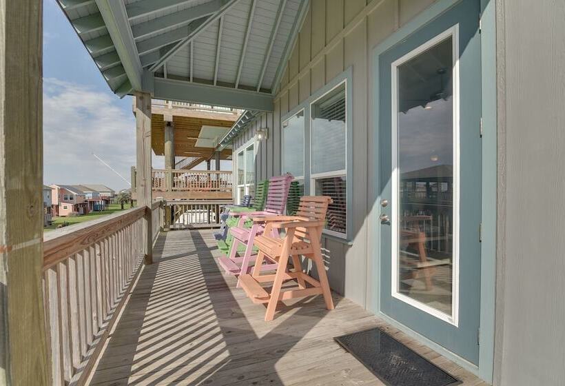 Texas Gulf Coast Home: Walk To Bolivar Beach!