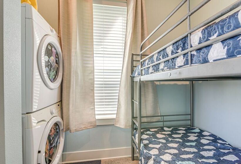 Texas Gulf Coast Home: Walk To Bolivar Beach!