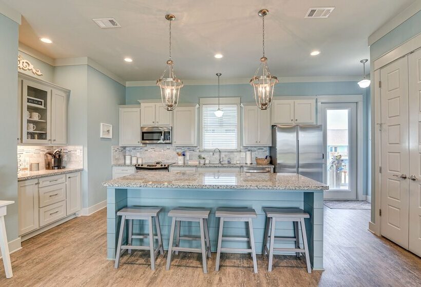 Texas Gulf Coast Home: Walk To Bolivar Beach!