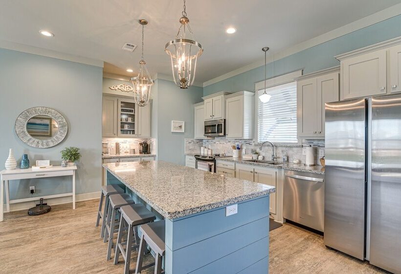 Texas Gulf Coast Home: Walk To Bolivar Beach!