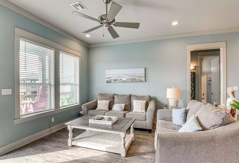 Texas Gulf Coast Home: Walk To Bolivar Beach!