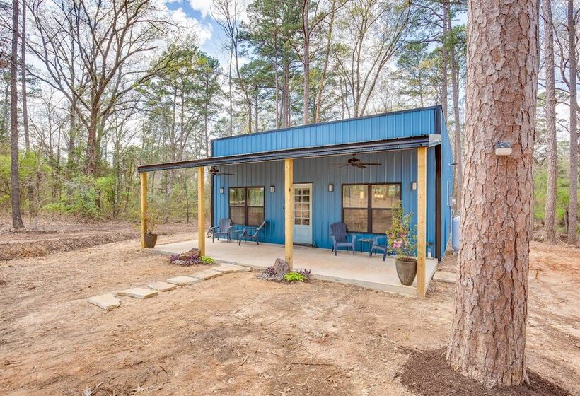 Winnsboro Barndominium W/ Fire Pit & Large Deck!