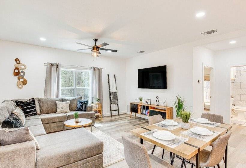 Winnsboro Barndominium W/ Fire Pit & Large Deck!