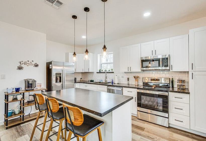 Winnsboro Barndominium W/ Fire Pit & Large Deck!