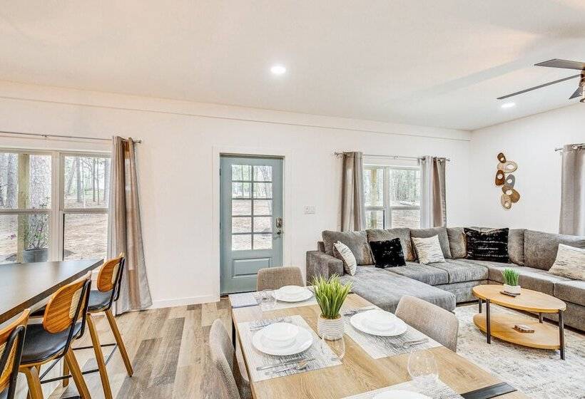 Winnsboro Barndominium W/ Fire Pit & Large Deck!