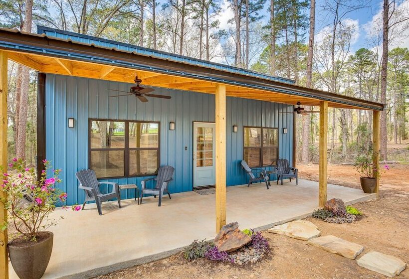 Winnsboro Barndominium W/ Fire Pit & Large Deck!