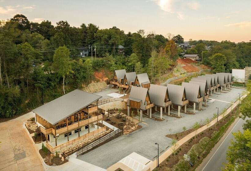 Wrong Way River Lodge & Cabins