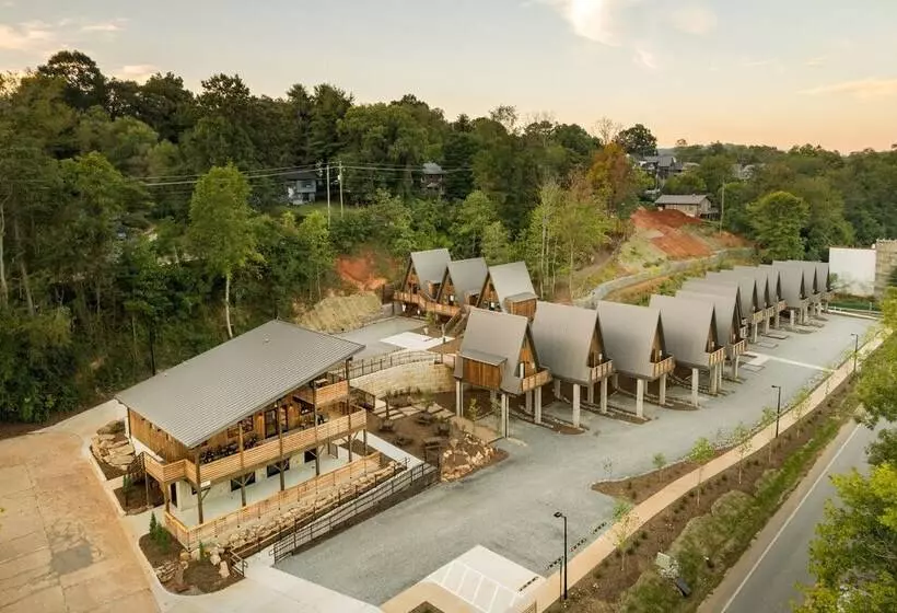 Wrong Way River Lodge & Cabins
