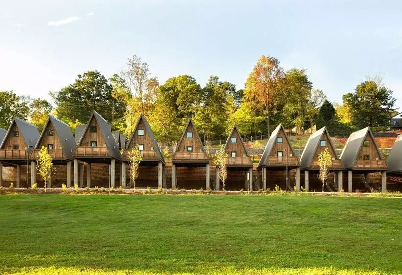 Wrong Way River Lodge & Cabins