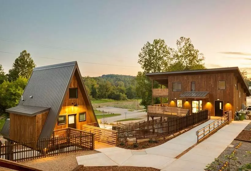 Wrong Way River Lodge & Cabins