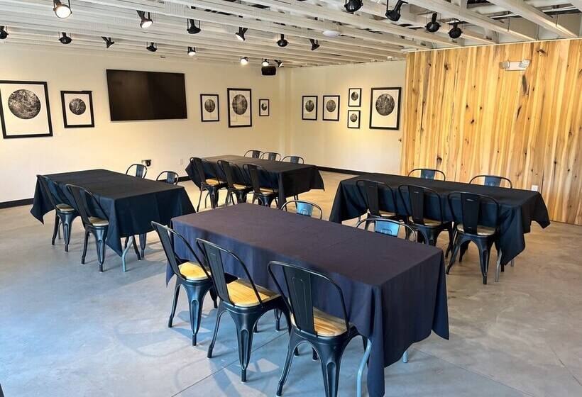 Wrong Way River Lodge & Cabins