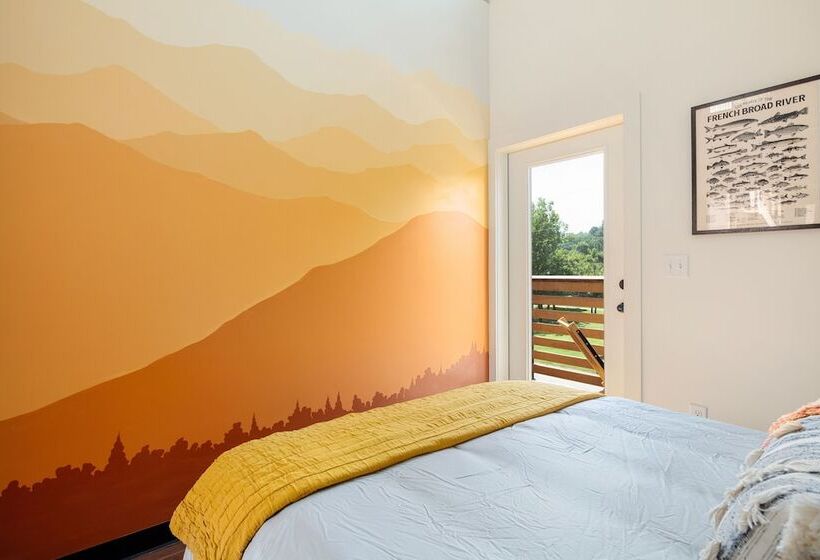 Wrong Way River Lodge & Cabins